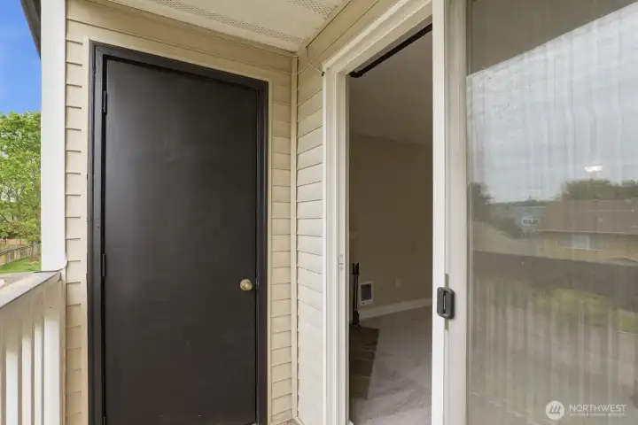 Top Floor Deck w/Storage Closet