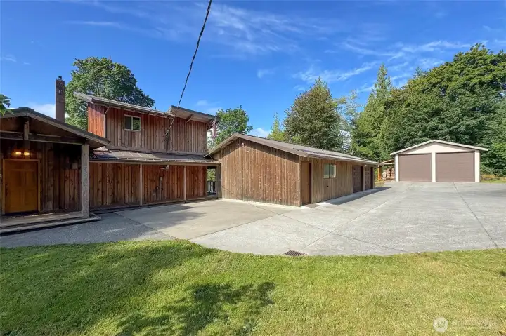 Plenty of Garage, Shop & RV Space