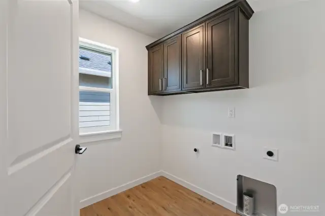 laundry, built-in cabinets