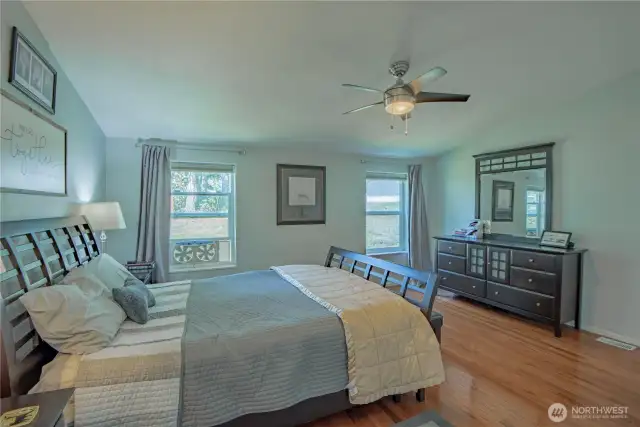 Primary bedroom has large walkin closet