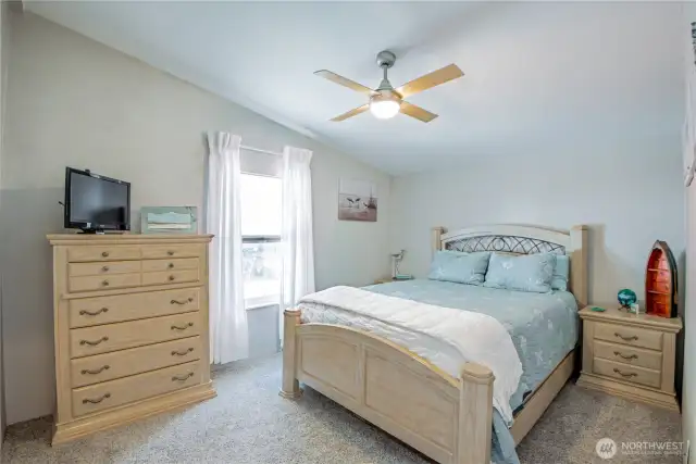 2nd bedroom with walkin closet