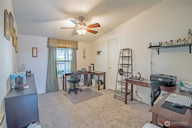 Bonus room with walkin closet
