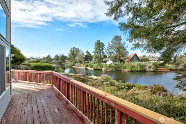 Wraparound deck shows 2-way canal