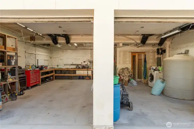 783 sq ft attached garage with washer/dryer & 3/4 bath