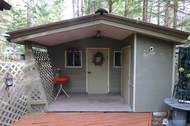 Lovely cedar Cabana
