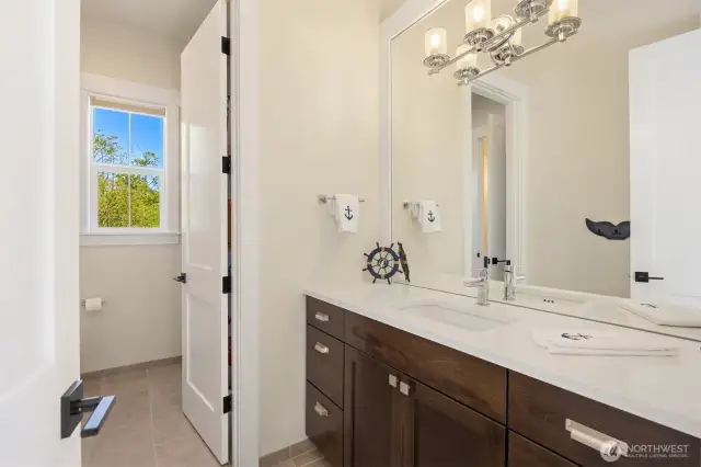 The opposite side of the bathroom.