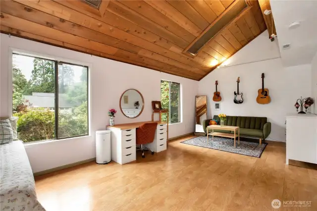 Very spacious room the could be a bonus room or bedroom.