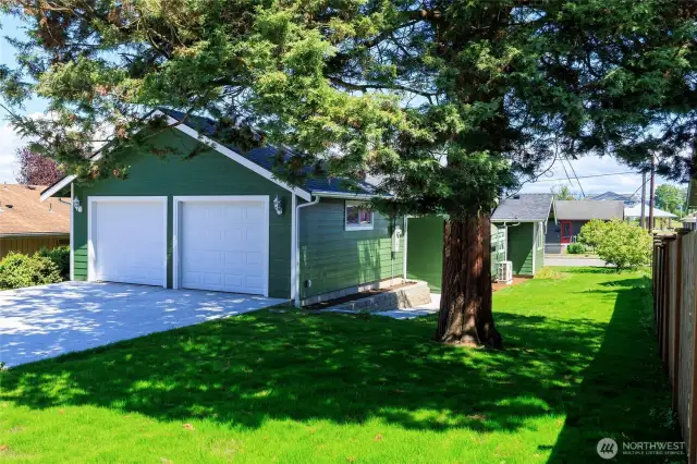 The 24 feet garage offers plenty of space for hobbies.