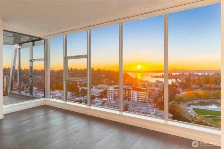 The Seattle skyline shimmering in the sunset