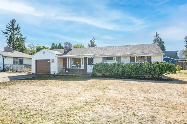 Large lot, great neighbors.