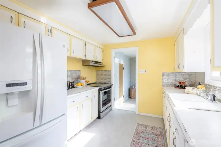 Newer fridge and range.