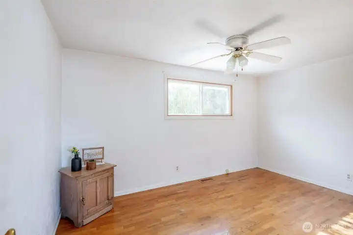 Newer hot tub! Seller will leave all supplies and show you how to maintain.