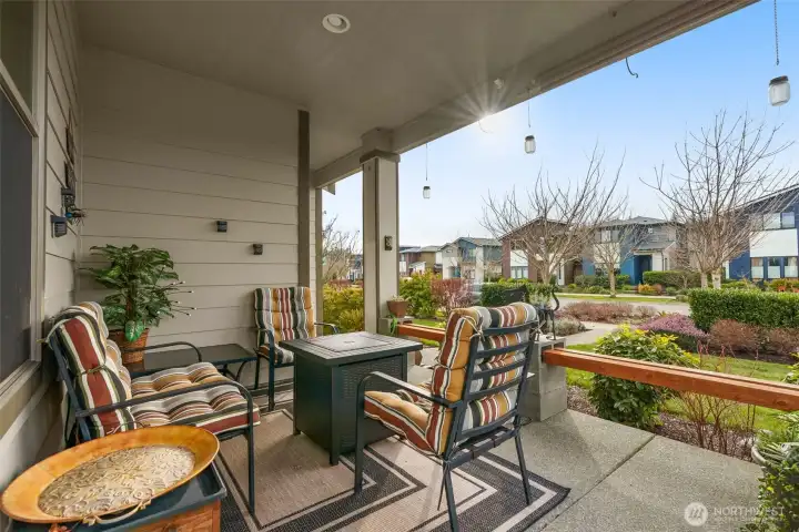 Large covered front porch, great for entertaining!