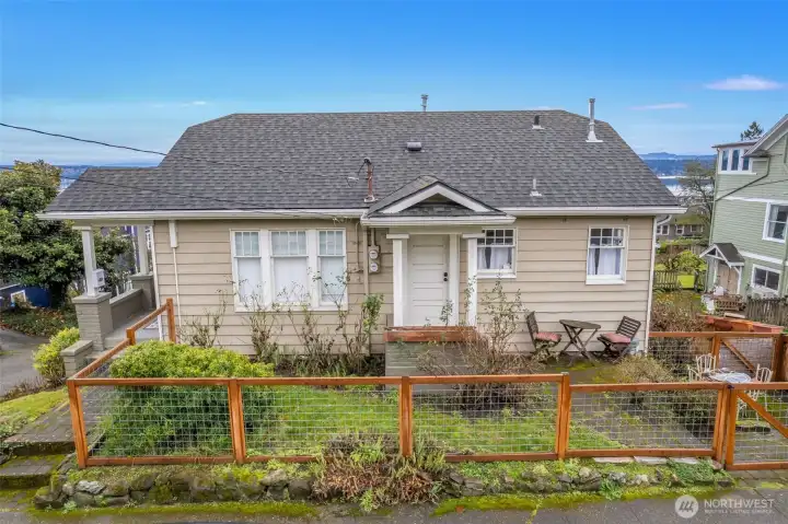 Upper unit offers two entrances - off 32nd Ave S or S Charles Street