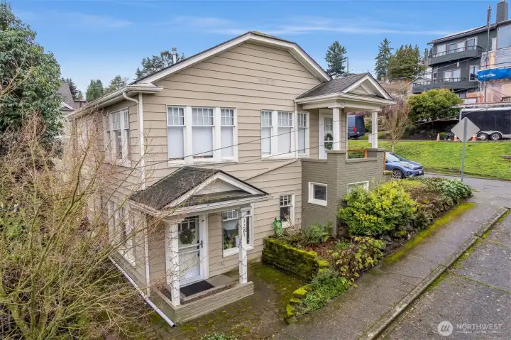 Private, lower unit entry with easy street parking.