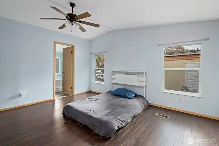 5 piece primary bathroom with soaking tub!