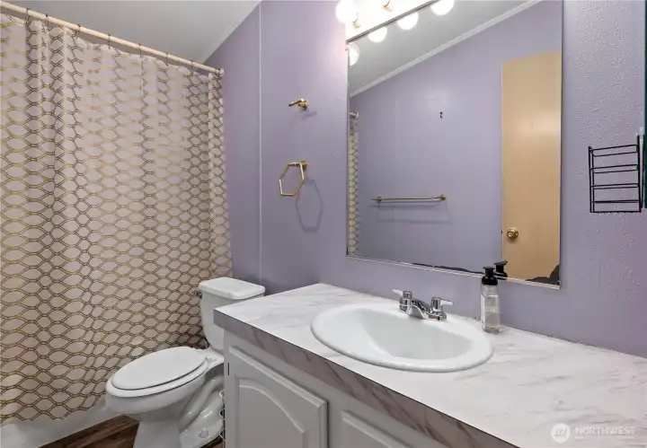 2nd bathroom off the other 2 rooms