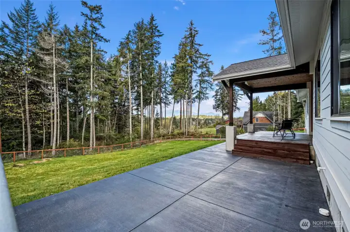 4000 sq ft custom flatwork concrete patio