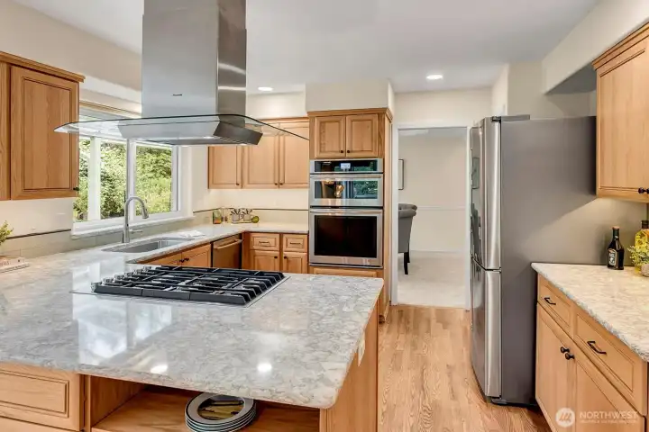 It's in the details...undercabinet lighting, easy access tableware storage and pullout drawers.