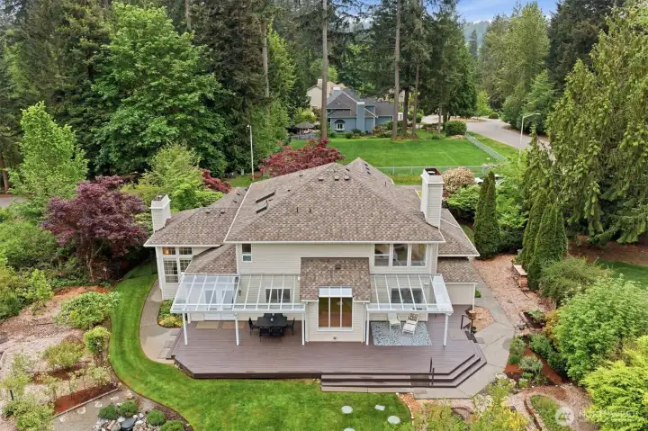 Such opportunity for summertime entertaining.