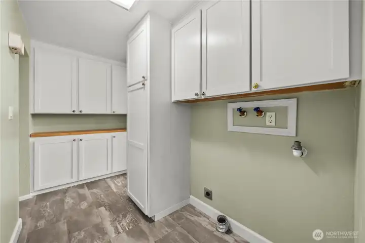 Laundry space behind kitchen Laundry space behind kitchen