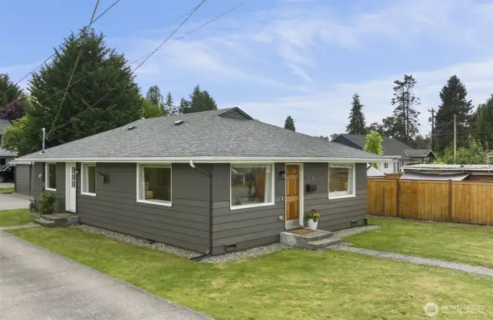 Oversized Lot with Front, Side and Rear Access to the Home Oversized Lot with Front, Side and Rear Access to the Home