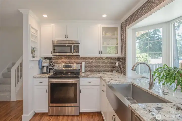 The heart of the home completely remodeled with custom cabinetry and granite countertops. The heart of the home completely remodeled with custom cabinetry and granite countertops.