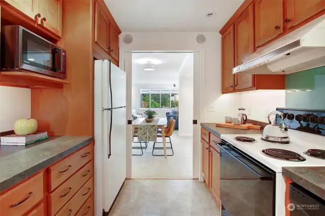 Thoughtful kitchen pocket doors enable you to close the kitchen off from the dining room and the kitchen window.