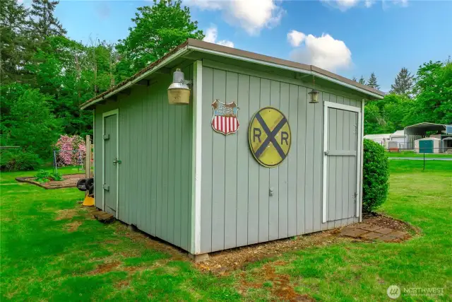 Large shed with multiple access points!