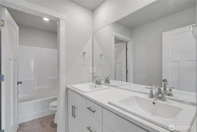 Upstairs guest bath