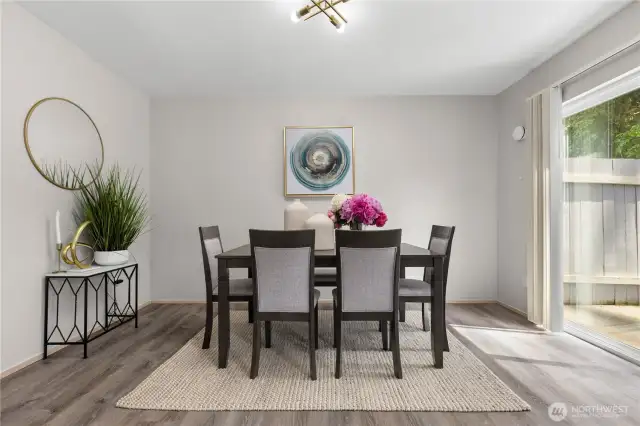 spacious dining area to welcome holidays