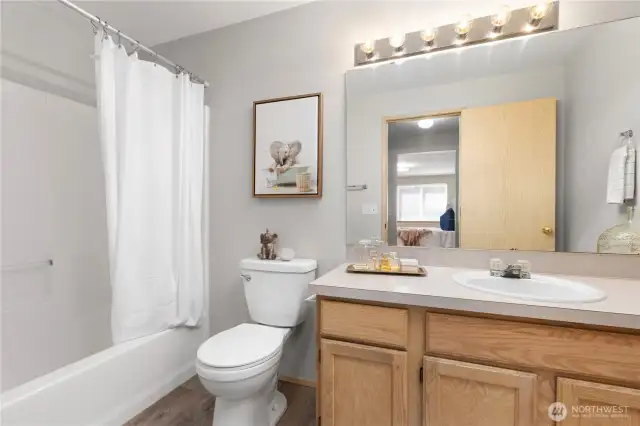 Primary bedroom bathroom