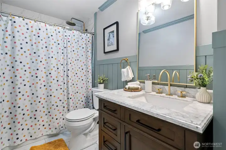 Full bathroom on the main level