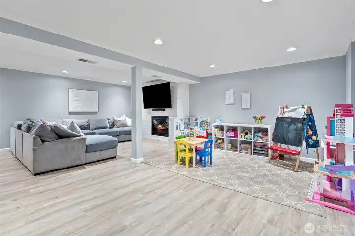 So much space to use as a playroom, office or anything else you might want