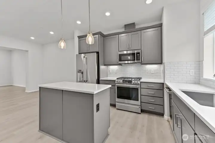 19288 NE 69th Circle Unit 104 ~ Ready Now