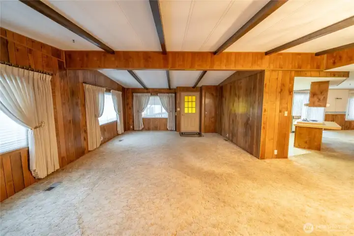 Entry/Living room Entry/Living room