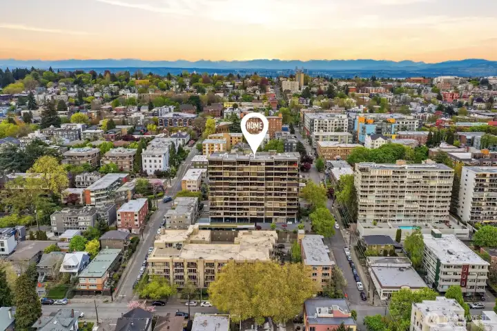 Walk to light rail, 5-star dining, great bakeries, historic parks, and beyond - everything is within your reach.