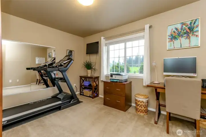 Great Sized Upstairs Flex Space