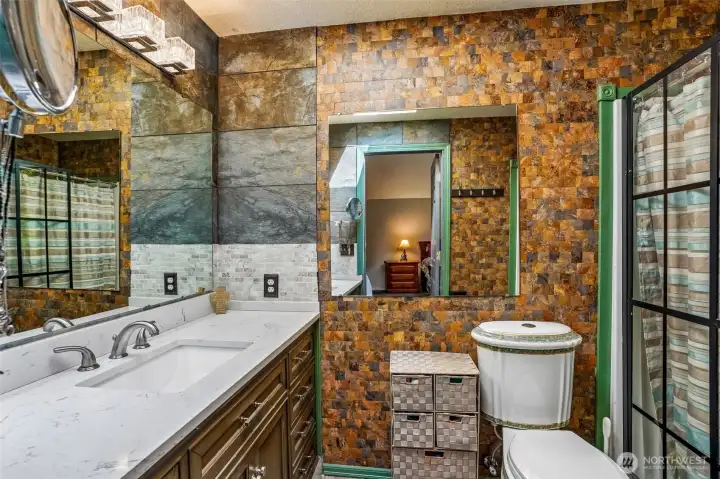 If you’re tired of cookie-cutter bathrooms, this one might be your soulmate.