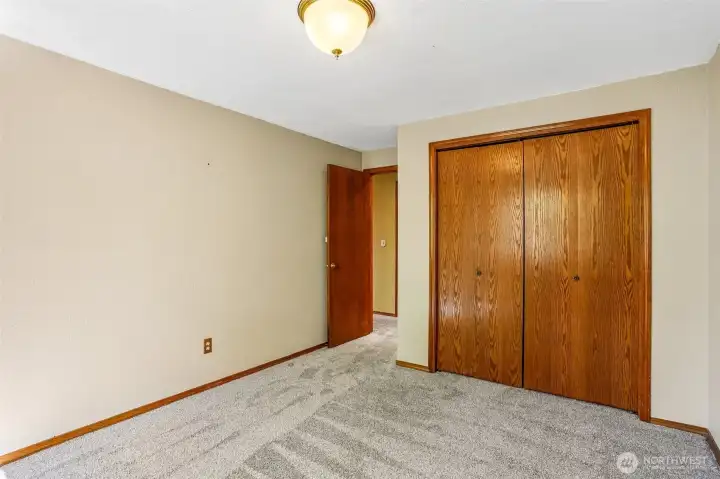 This room knows exactly what it is and isn’t trying too hard. Respect.
