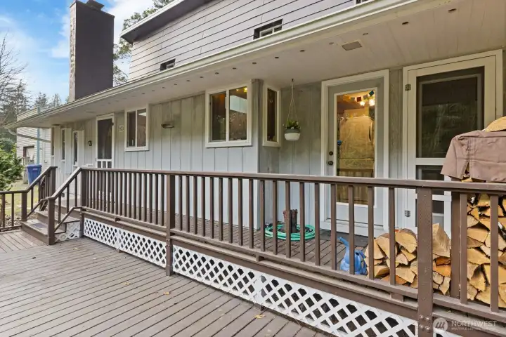 Additional entrances to main floor bedroom & laundry room ..