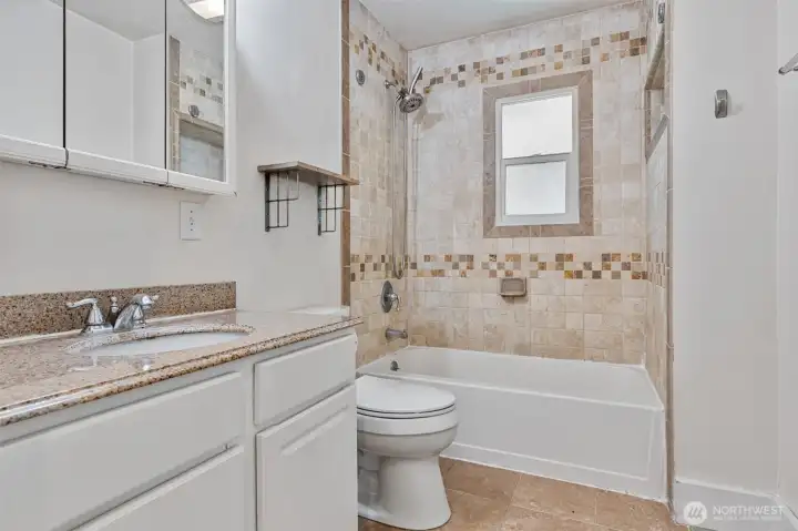 Main level full bath