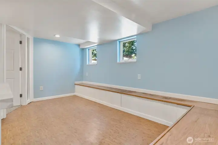 Flex space - crafts, library, second family room, what ever you need!