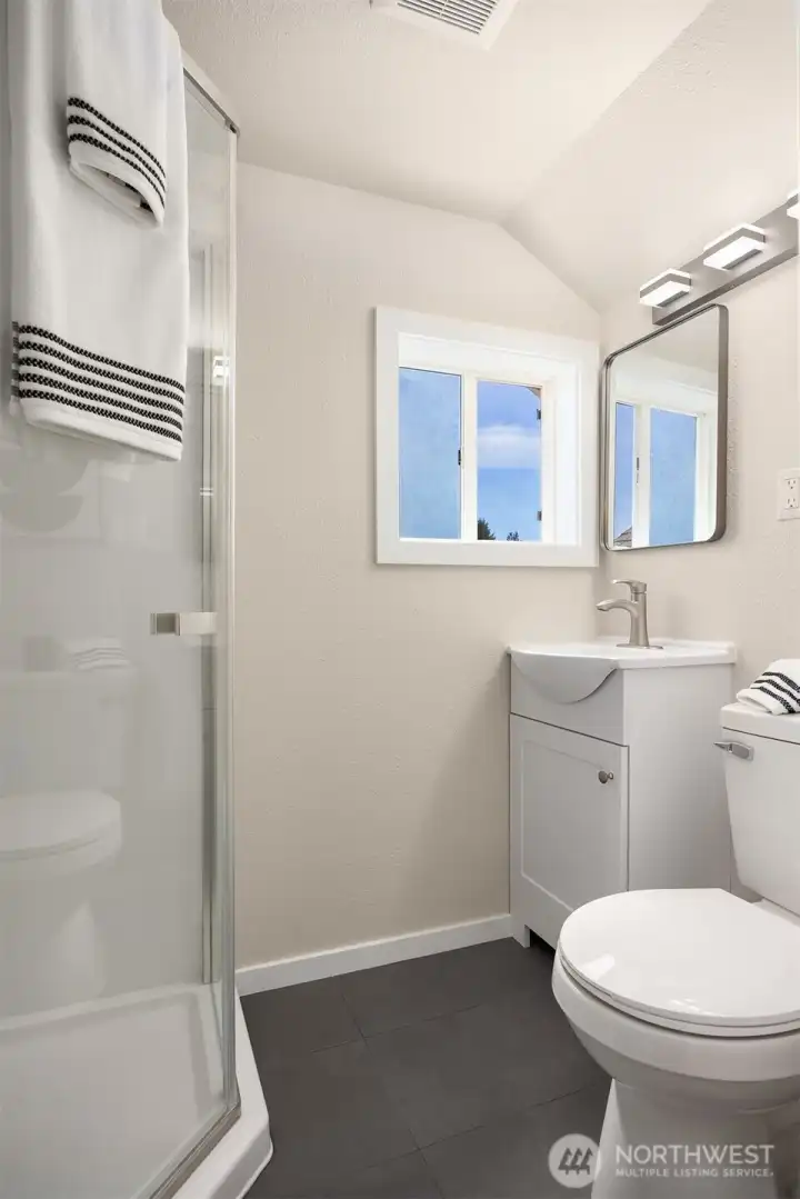 Upper Apartment 3/4 Bathroom #2