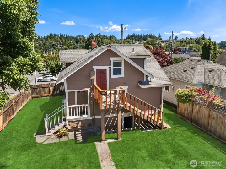 Downtown Renton Duplex - Upper 1 Bed 3/4 Bath Apartment