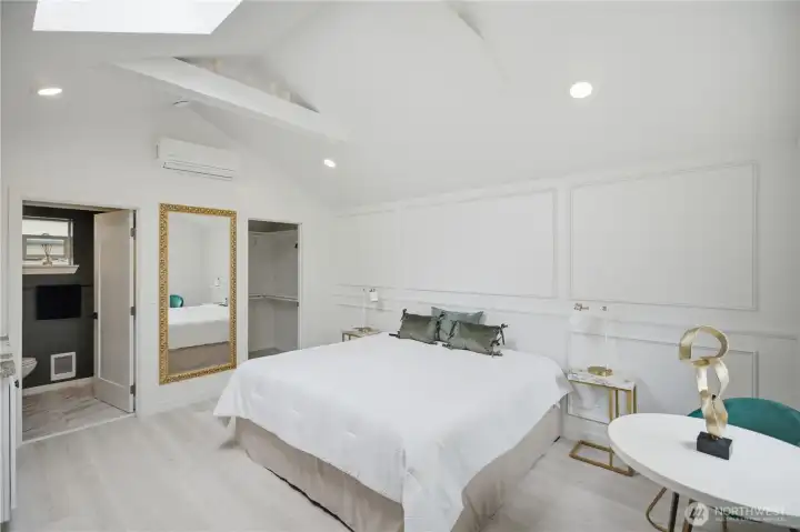 Studio detached with bathroom