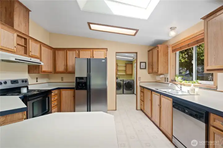 Plenty of cabinets and counter space in the kitchen Plenty of cabinets and counter space in the kitchen
