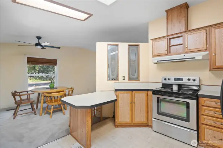 Kitchen offers open floor plan with island/counter for easy entertaining. Kitchen offers open floor plan with island/counter for easy entertaining.