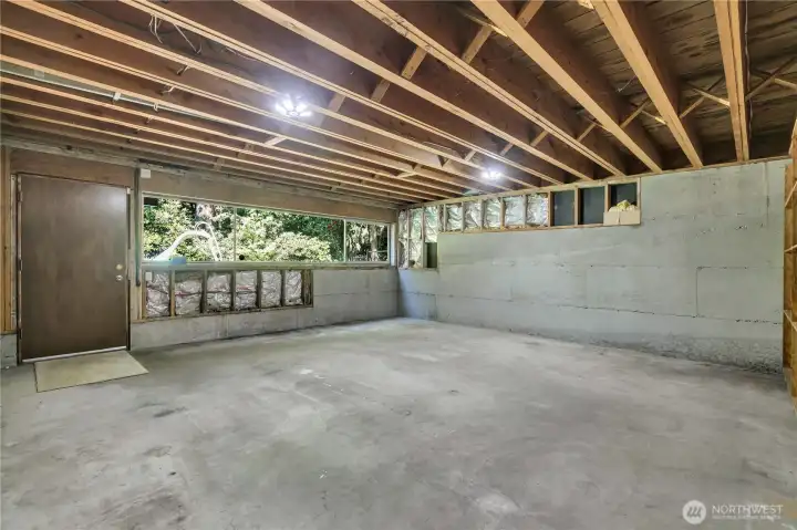 Huge 440 sq.ft. unfinished room for ADU, home office or rec room!!