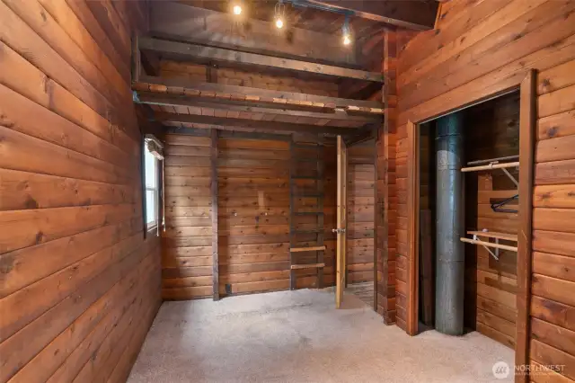 Bedroom w/ Loft